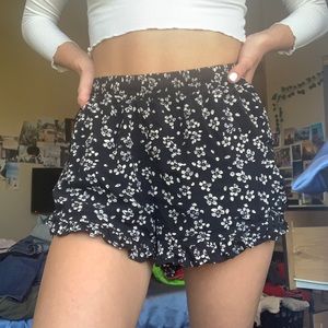 Black and white floral shorts !! Perfect